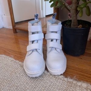 Dr. Martens Coralia Boot
